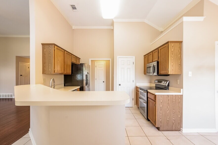 Building Photo - 6688 Millgrove Park Dr