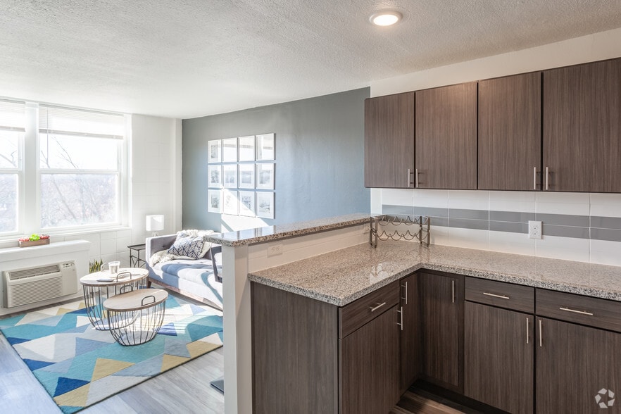 1BR, 1BA - 575 SF - Tower One