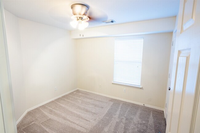 Building Photo - 11 Summer Haze Cir