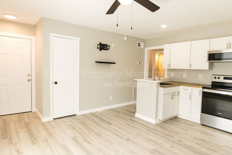 Building Photo - 903 Forest Dale Ln