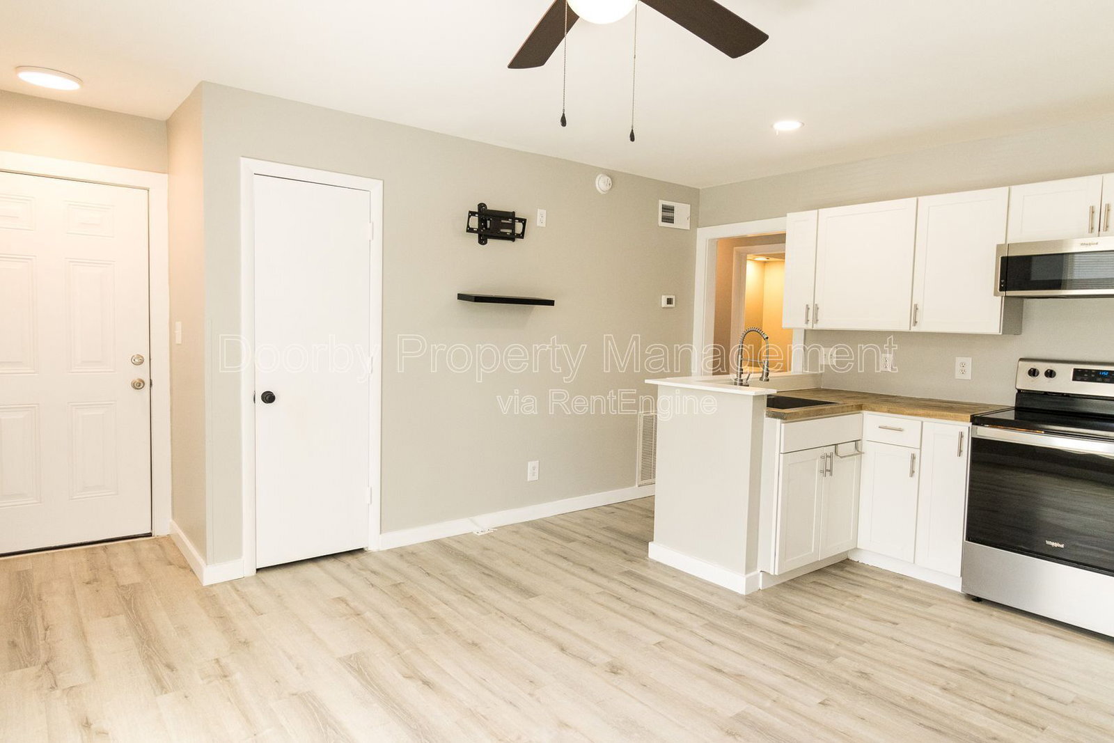 Building Photo - 903 Forest Dale Ln