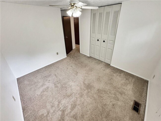 Building Photo - 100 Roswell Farms Ct