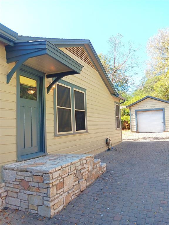 Building Photo - 2003 Montclaire St