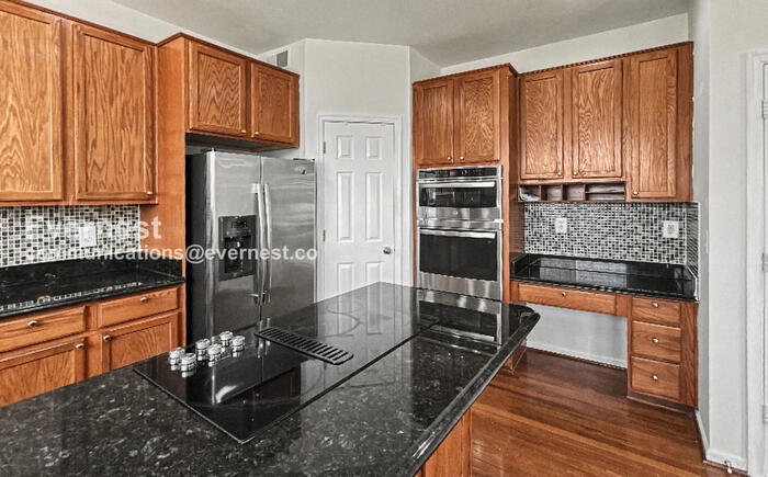 Building Photo - 800 Fairwood Dr