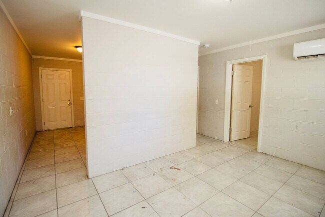 Building Photo - 2 Bedroom, 1 Bath in The Lyon St. Neighborhood -