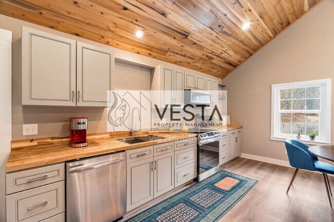 Building Photo - 460 NC-208