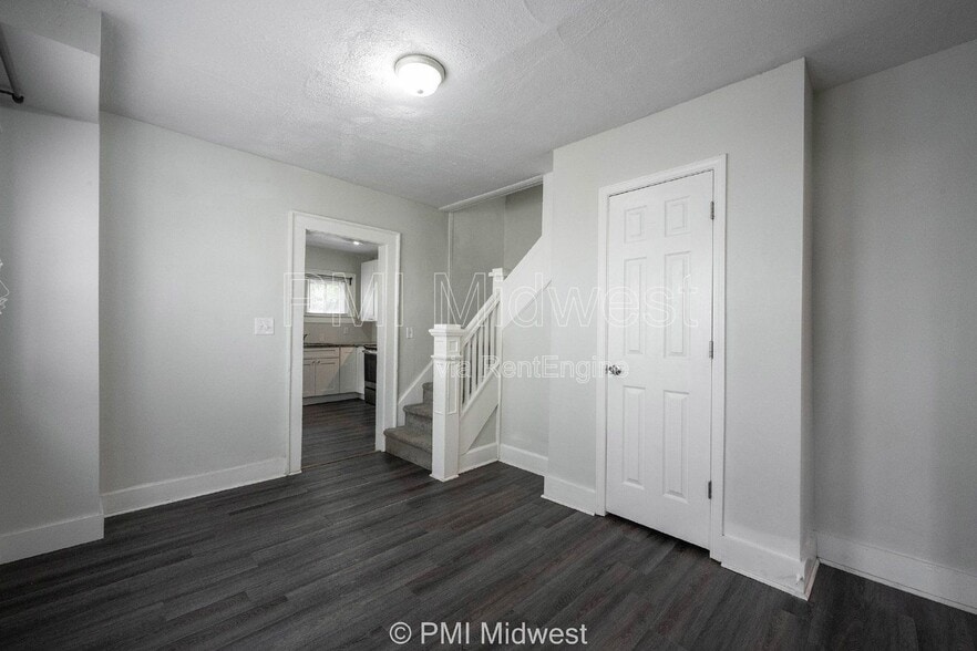 Building Photo - 944 E Minnesota St