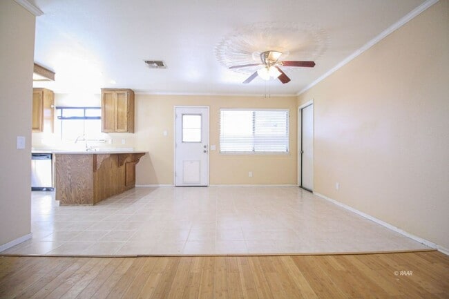 Building Photo - 3 bed, 2 bath home available for rent 8/6/25!