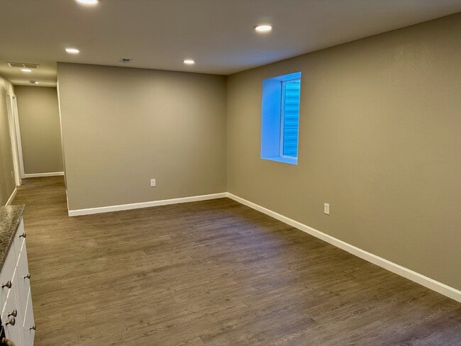 Building Photo - Charming 2-Bedroom Basement Unit with Private Yard – Flat-Rate Utilities!