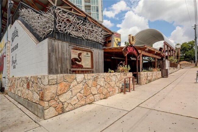 Building Photo - 1406 Windsor Rd