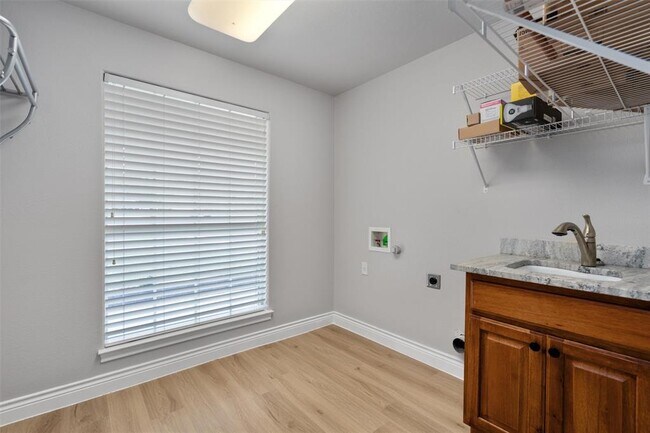 Building Photo - 208 Neal Dr