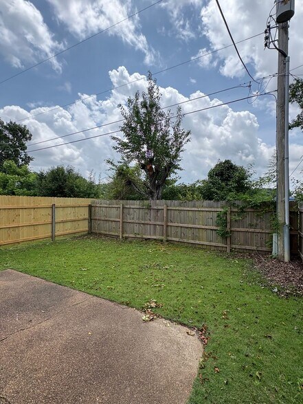 Building Photo - 6459 Summer Creek E