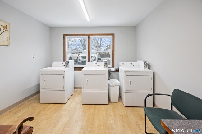 Building Photo - 46 N Cherry St