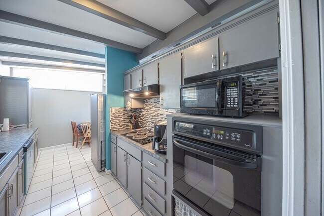 Building Photo - 2901 Nabors Ln