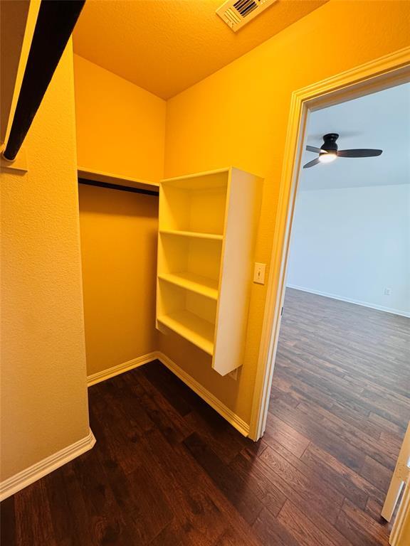 Building Photo - 402 Crater Lake Dr