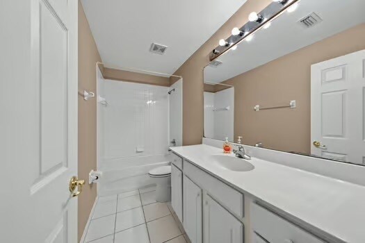 Building Photo - 7880 Lake Sawgrass Loop
