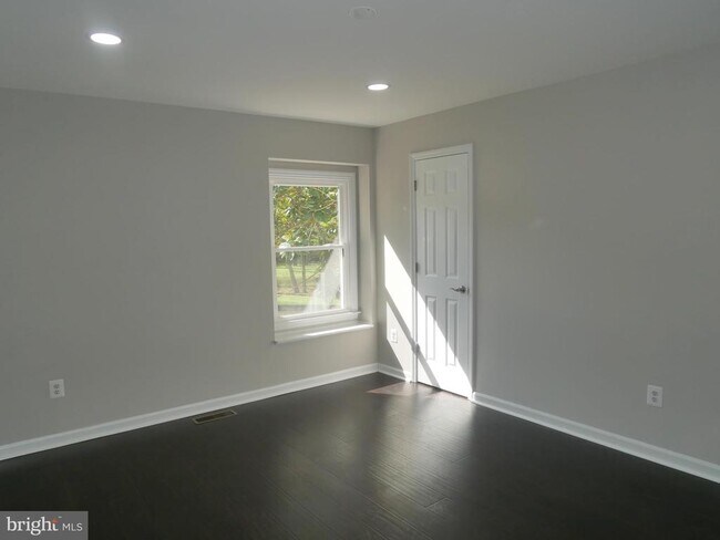 Building Photo - 35600 Sassafras Dr
