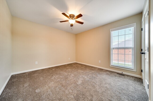 Building Photo - 176 Longspur Dr