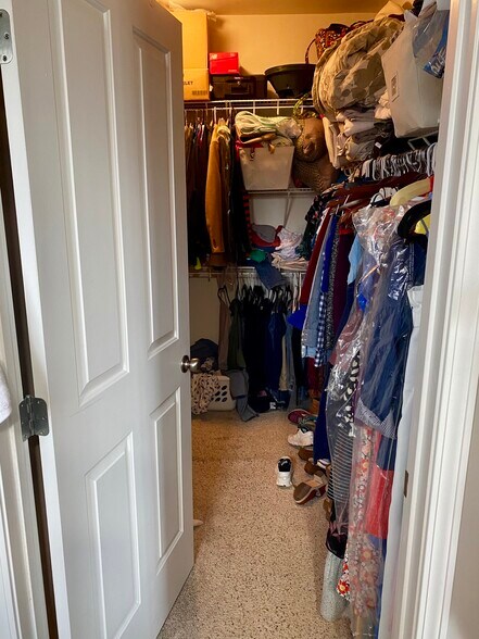 Walk in closet off master bathroom - 2310 Elliott Ave