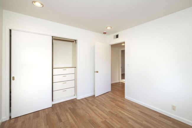 Building Photo - Wonderfully Located 3 Bed, 1 Bath Home- Close to Michell Park + Library, Shops, and More!