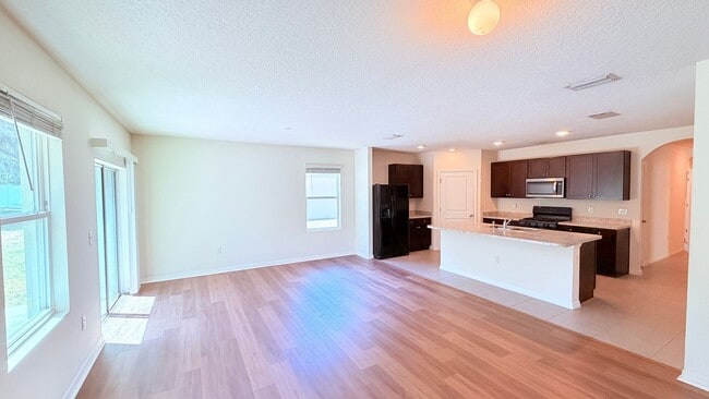 Building Photo - Available now! Amazing 4 Bedroom, 2 Bathroom Home in Wildwood!!
