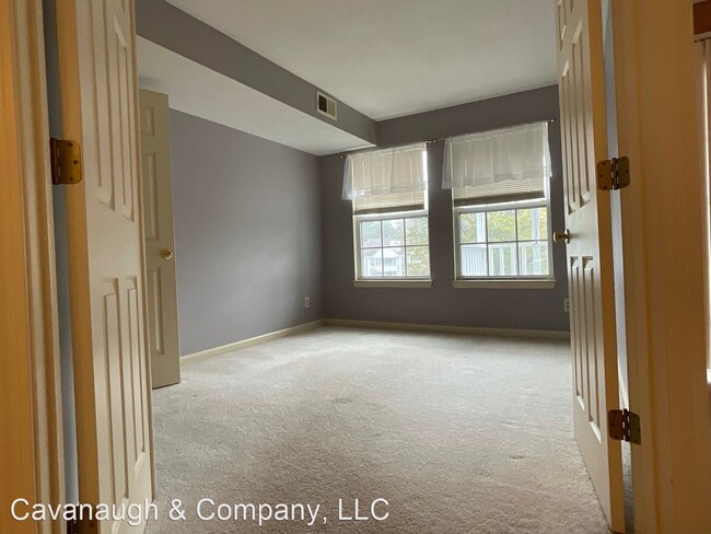 Building Photo - 2 br, 1 bath House - 15 Forest Glen  Unit #11