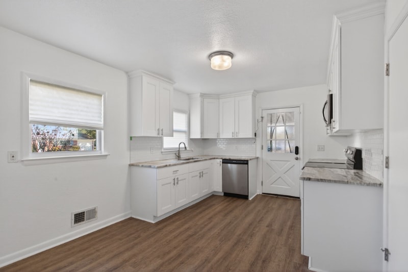 Building Photo - 1013 Sherry Ave