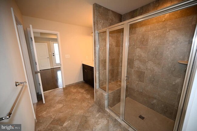 Building Photo - 2413 Glenallan Ave