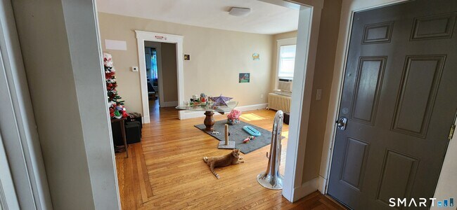 Building Photo - 352 Elm St