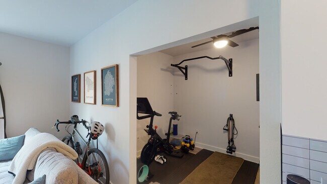 Building Photo - 2220 Webberville Rd