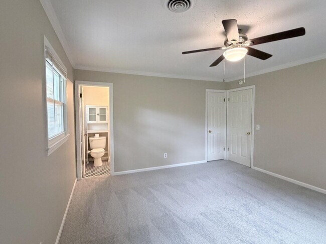 Building Photo - 725 Wildflower Ln