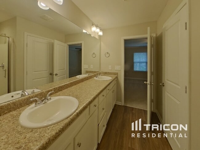 Building Photo - 2277 Wentworth Park Dr