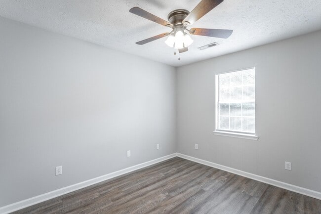 Building Photo - 17 Bama Ln
