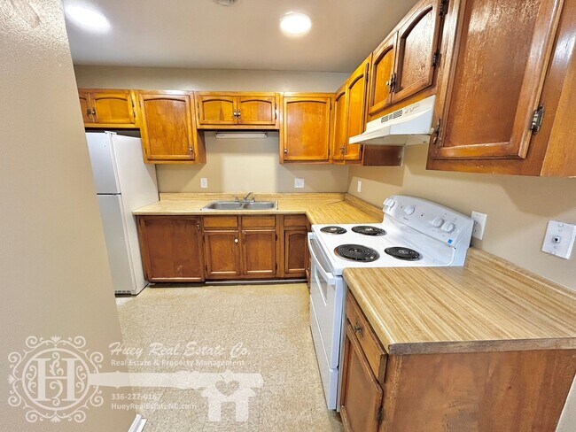 Building Photo - 206 Robin Ln