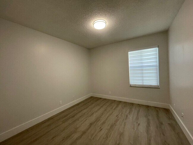 Building Photo - 4293 Laurel Ridge Cir