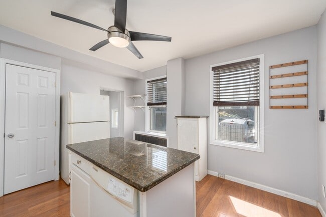 Building Photo - 505 Grundy St