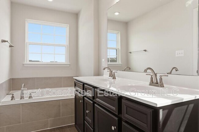 Building Photo - 105 Dripping Spring Dr