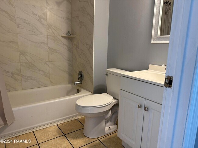 Building Photo - 528 Laurel St