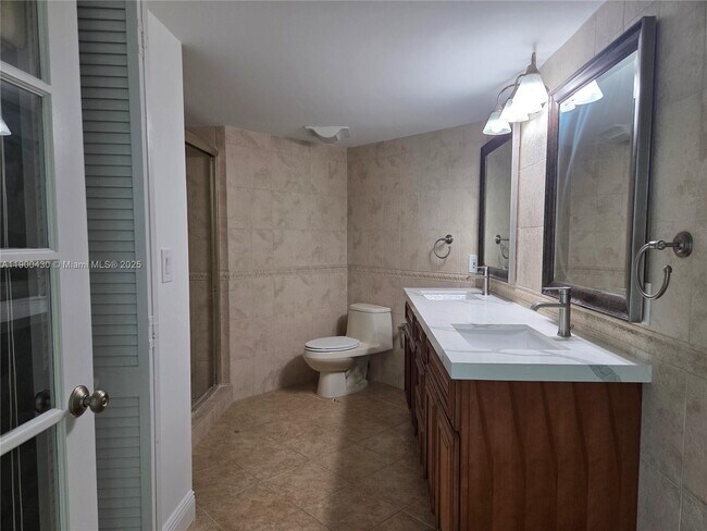 Building Photo - 5880 Collins Ave