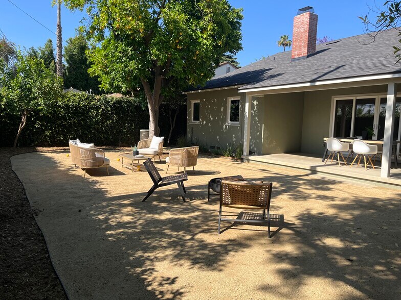 Building Photo - 6945 Cedros Ave