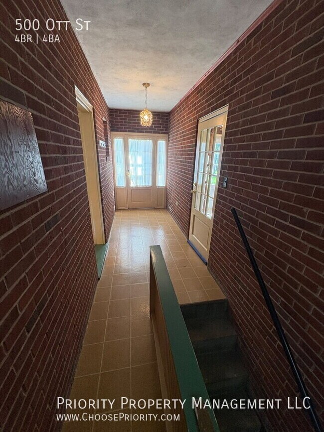 Building Photo - 500 Ott St