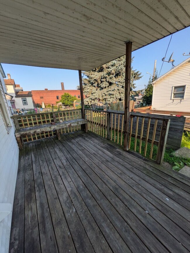 Building Photo - 241 E 18th Ave