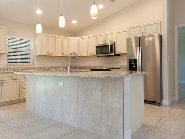 Building Photo - RENT THIS WITH ZERO DEPOSIT