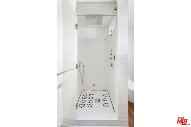 Building Photo - 3472 Rowena Ave