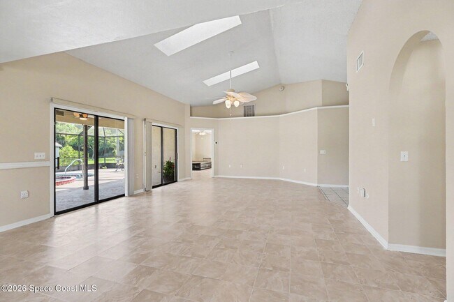 Building Photo - 2088 Sun Valley St