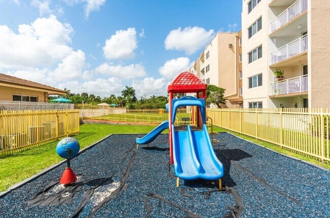 Building Photo - 6950 Miami Gardens Dr