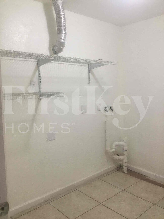 Building Photo - 1443 7th St