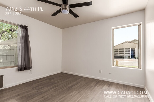 Building Photo - 7042 S 44th Pl
