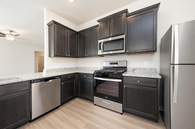 Building Photo - 15431 Maple Ter Dr