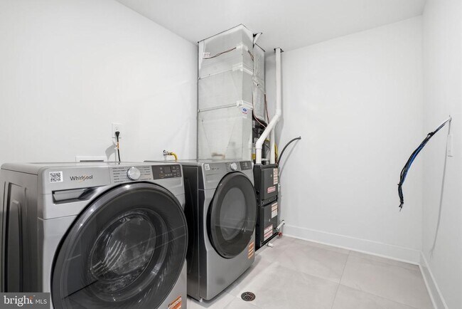 Building Photo - 222 Hermitage St